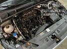 моторный отсек справа, со снятой декоративной крышкой