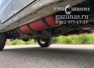 два цилиндрических баллона объемом по 35л под кузовом вдоль рамы с правой и левой стороны на месте где в предыдущих версиях этого автомобиля были бензиновые баки.