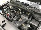 моторный отсек слева со снятой декоративной крышкой