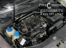 моторный отсек справа, со снятой декоративной крышкой