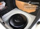 вместо запасного колеса лежит баллон объемом 54л, вид справа