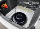 вместо запасного колеса лежит баллон объемом 54л, вид справа