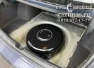 вместо запасного колеса лежит баллон объемом 54л, вид справа