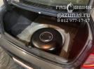 вместо запасного колеса лежит баллон объемом 54л, вид справа