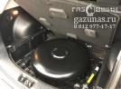 вместо запасного колеса лежит баллон объемом 73л, вид справа