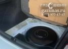вместо запасного колеса лежит баллон объемом 54л, вид справа