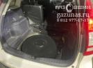 вместо запасного колеса лежит баллон объемом 73л, вид справа