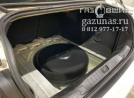 вместо запасного колеса лежит баллон объемом 54л, вид слева