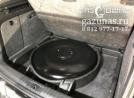 вместо запасного колеса лежит баллон объемом 54л, вид справа