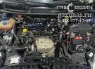 моторный отсек спереди, со снятой декоративной крышкой