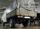 под борт между кабиной и запасным колесом установлен баллон 54л, вид слева