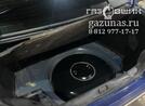 вместо запасного колеса лежит баллон объемом 54л, вид слева