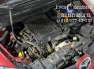моторный отсек справа, со снятой декоративной крышкой