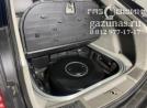 вместо запасного колеса лежит баллон объемом 49л, вид слева
