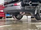 вместо запасного колеса установлен баллон объемом 73л, вид справа