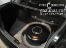 вместо запасного колеса лежит баллон объемом 42л, вид справа