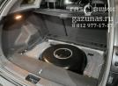 вместо запасного колеса лежит баллон объемом 42л, вид справа