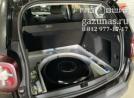 вместо запасного колеса лежит баллон объемом 54л, вид слева