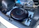 вместо запасного колеса лежит баллон объемом 73л., вид справа