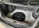 вместо запасного колеса лежит баллон объемом 54л, вид справа