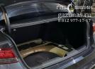 вместо запасного колеса лежит баллон объемом 54л, вид слева