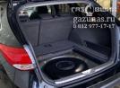 вместо запасного колеса лежит баллон объемом 54л, вид слева