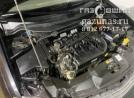 моторный отсек справа, со снятой декоративной крышкой