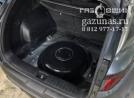 вместо запасного колеса лежит баллон объемом 54л, вид справа