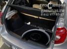 вместо запасного колеса лежит баллон объемом 42л, вид справа