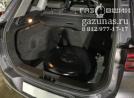 вместо запасного колеса лежит баллон объемом 73л, вид справа