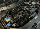 моторный отсек справа, со снятой декоративной крышкой