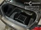 вместо запасного колеса лежит баллон объемом 54л, вид справа
