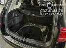 вместо запасного колеса лежит баллон объемом 73л, вид справа