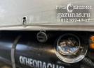 справа на раме установленно полноразмерное заправочное устройство
