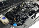 моторный отсек справа, со снятой декоративной крышкой