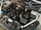моторный отсек слева, со снятой декоративной крышкой