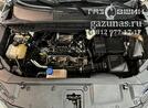 моторный отсек спереди, со снятой декоративной крышкой
