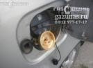 заправочное устройство с накрученным на него заправочным переходником. Chevrolet Lanos I 1.5i (86Hp) 2008г.в.