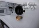 заправочное устройство с вкрученным в него заправочным переходником Infiniti QX80 I (дорестайл) 5.6i (405Hp) 2013г.в.