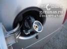 заправочное устройство с накрученным на него заправочным переходником Kia Carens III 2.0i (145Hp) 2007г.в.