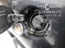 заправочное устройство с накрученным на него заправочным переходником. Mazda Tribute II 2.3i (150Hp) 2010г.в.