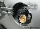 заправочное устройство с накрученным на него заправочным переходником Mitsubishi Lancer X (дорестайл) (седан) 1.5i (109Hp) 2010г.в.