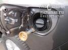 заправочное устройство с накрученным на него заправочным переходником Toyota Land Cruiser Prado 150 (дорестайл) 4.0i (282Hp) 2012г.в.