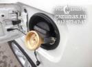 заправочное устройство с накрученным на него заправочным переходником Toyota Highlander II (U40) (дорестайл) 2.7i (187Hp) 2008г.в.