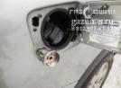 заправочное устройство с накрученным на него заправочным переходником. Volvo XC90 I (дорестайл) 2.5Ti (210Hp) 2003г.в.