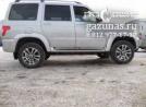 цилиндрический баллон объемом 35л на сложно-составной раме под кузовом вдоль рамы с правой стороны. УАЗ Patriot I (рестайл 3) 2.7i (135Hp) 2016г.в.