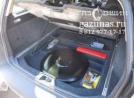вместо запасного колеса лежит баллон объемом 54л, вид справа