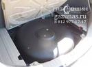 вместо запасного колеса лежит баллон объемом 73л, вид справа